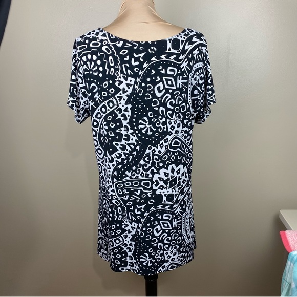 Choices Woman geometric print tunic/blouse, size 1X, short sleeves - Picture 2 of 7